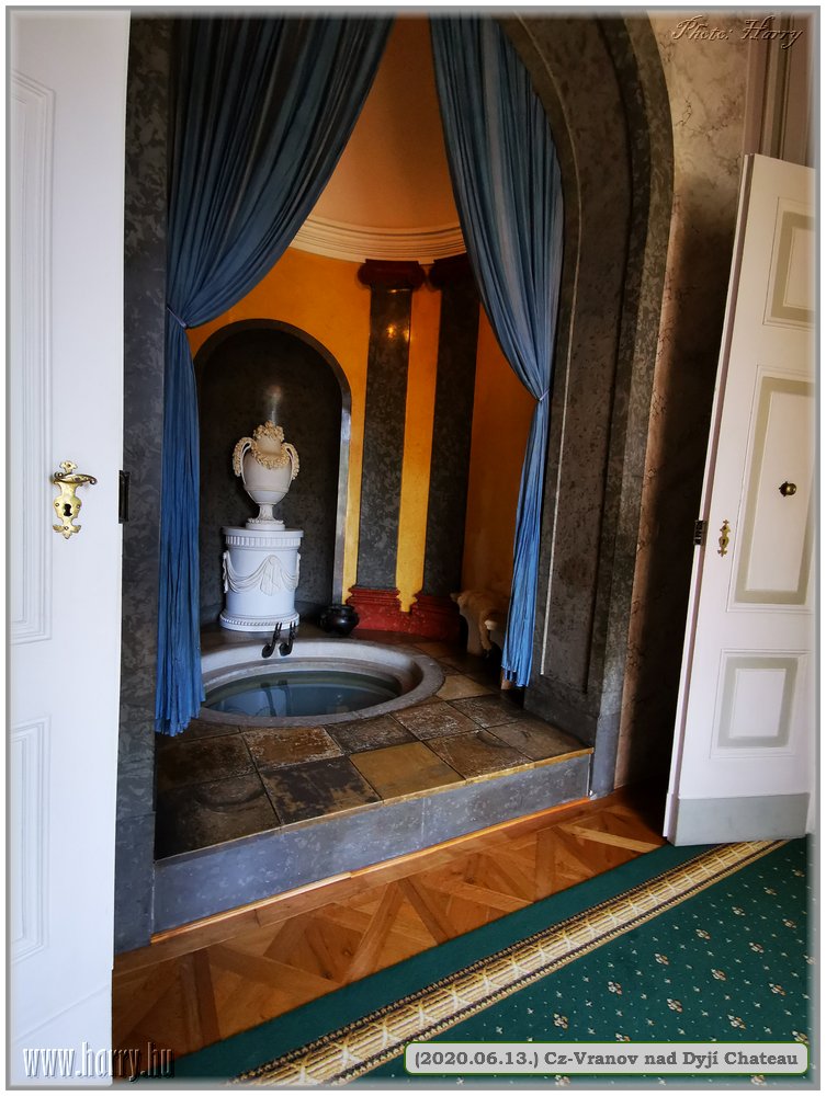 (2020.06.13.)Cz-Vranov_nad_Dyjí_Chateau-33.jpg