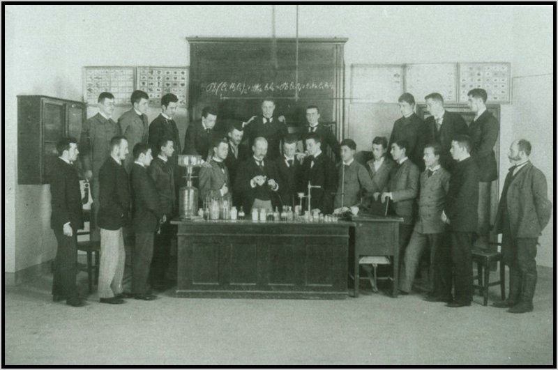 1900-korul-vegytan ora.jpg