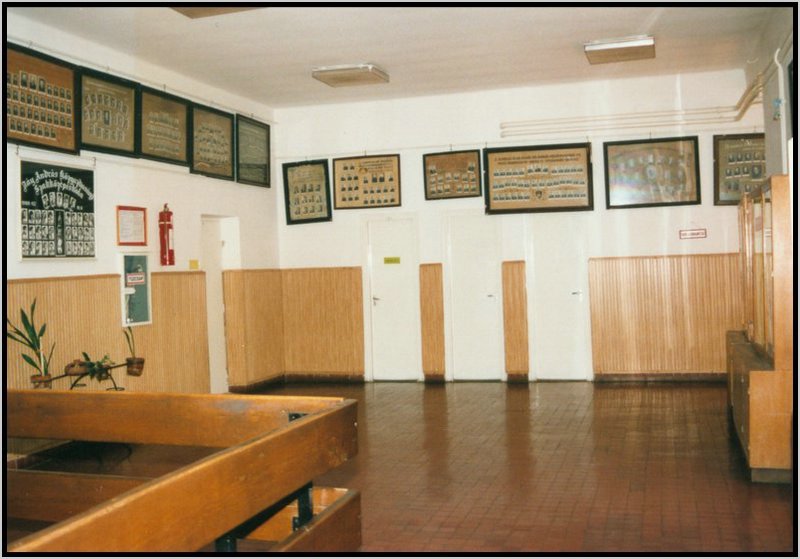 2000 pocsi utca-folyoso reszlet-1.jpg