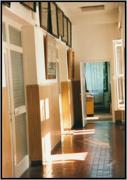 2000 pocsi utca-folyoso reszlet-3.jpg