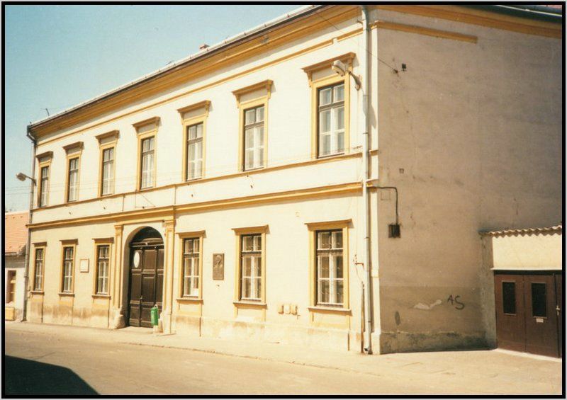 2000 pocsi utca.jpg